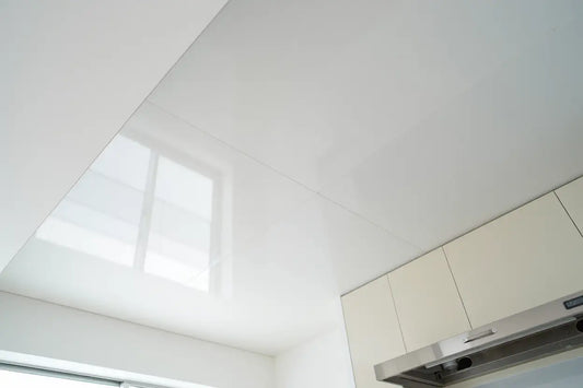 Lambris pvc pour murs et plafonds : guide et comparatif