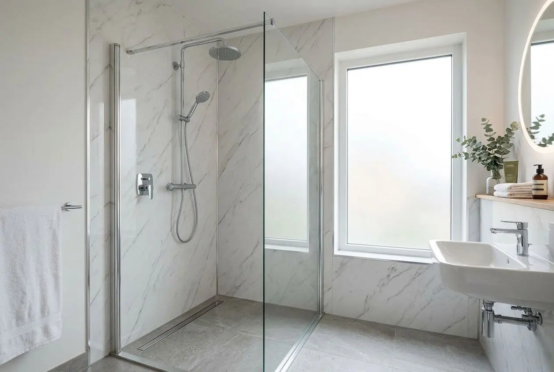 Panneau décoratif mural salle de bain : guide comparatif